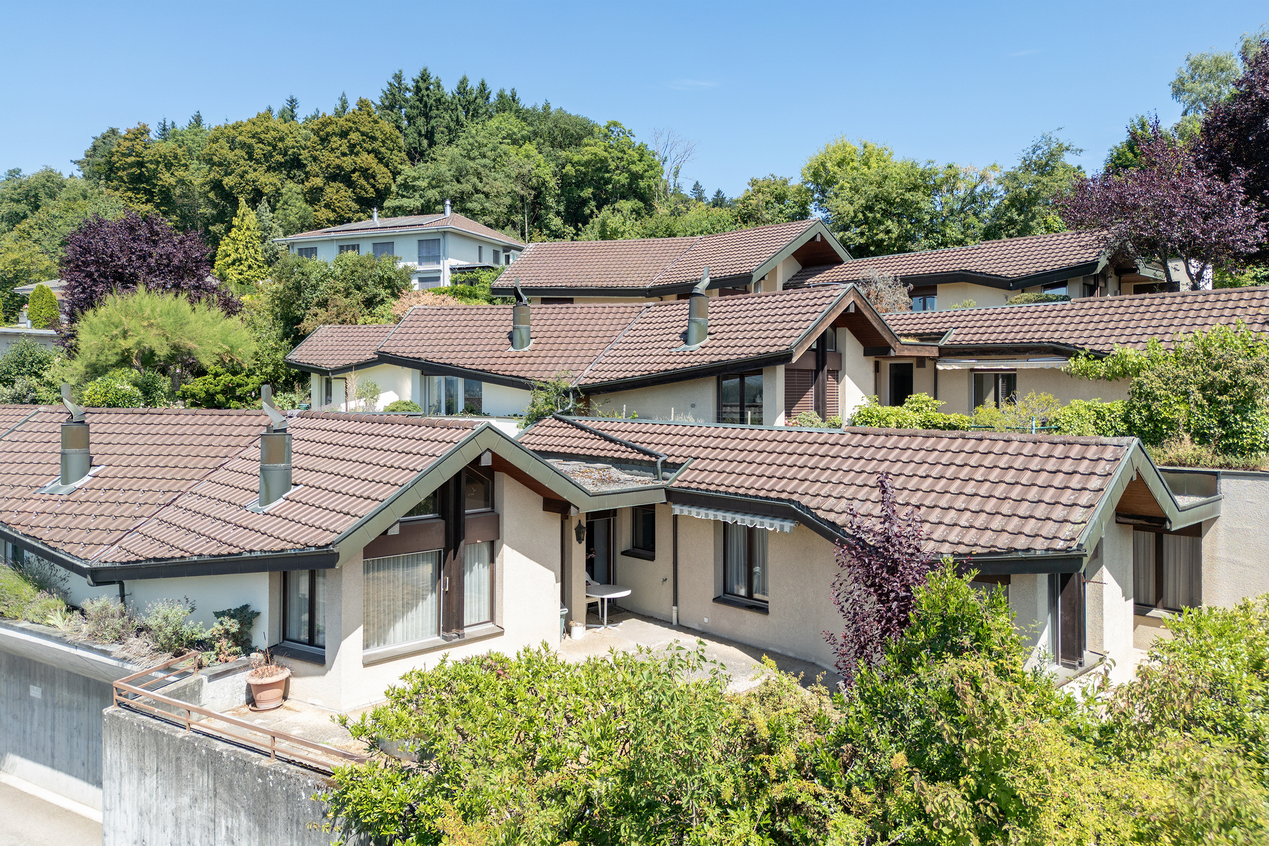 Sicht auf das Terrassenhaus am Quellenrain in Ittigen. Verkauft durch die doma Real Estate AG.