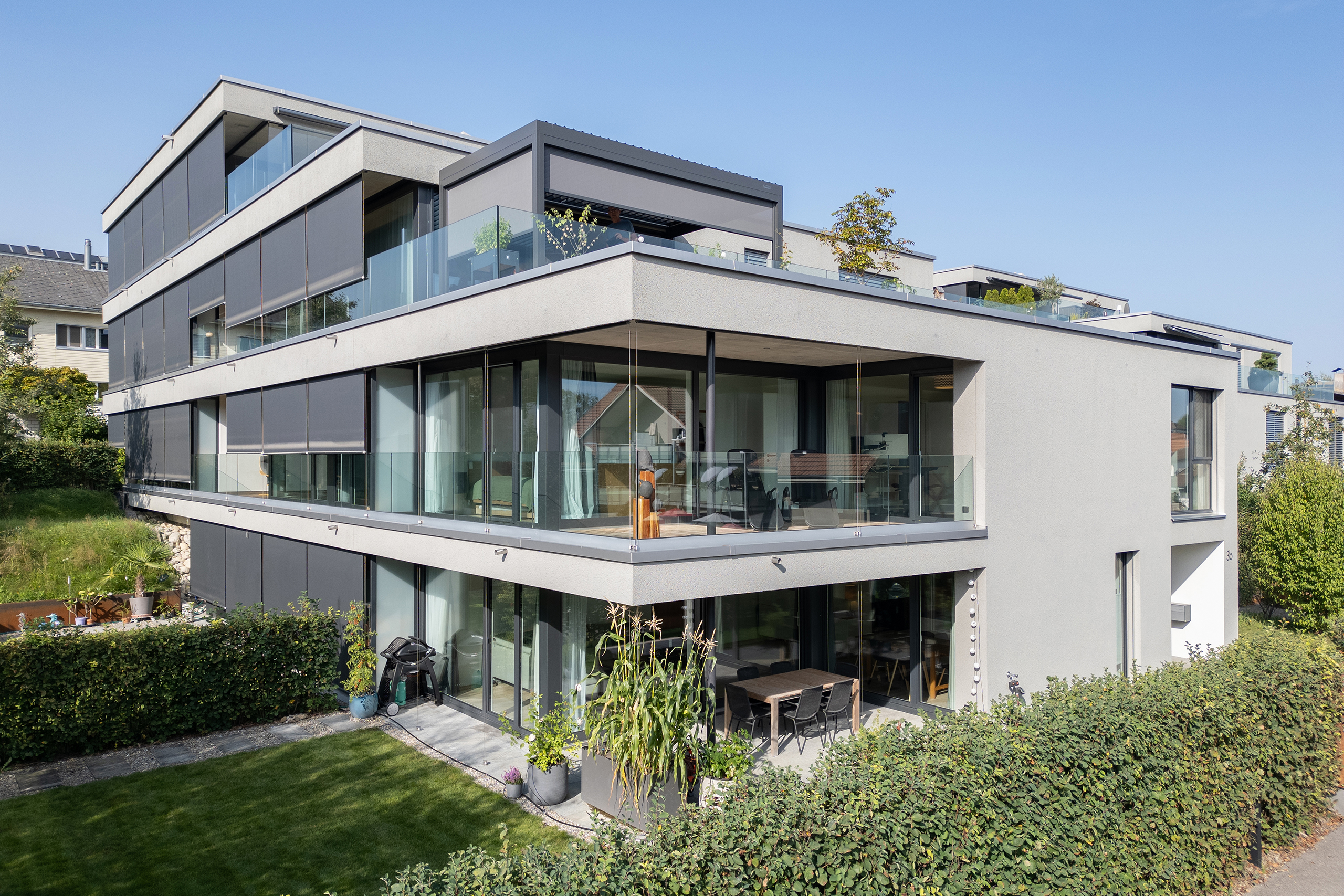 Sicht von aussen auf die moderne Maisonettewohnung von Ramseier Stucki in Jegenstorf.