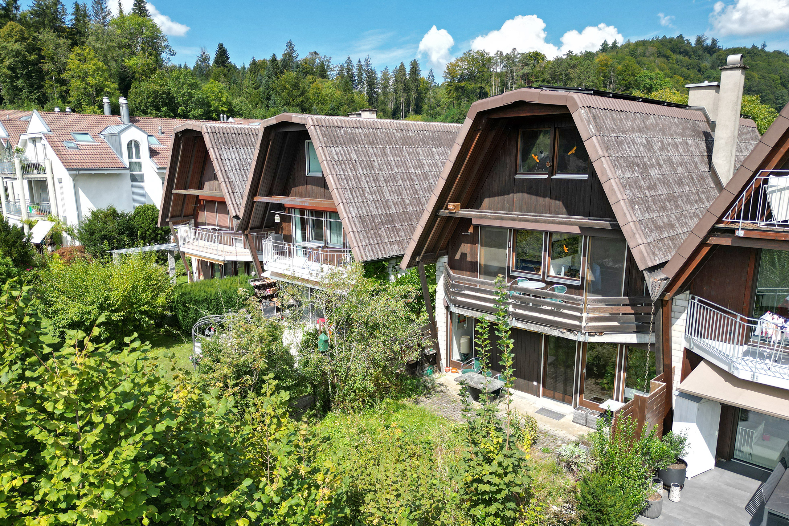 Gartenansicht eines Doppeleinfamilienhauses Mattackerquartier in Gümligen.