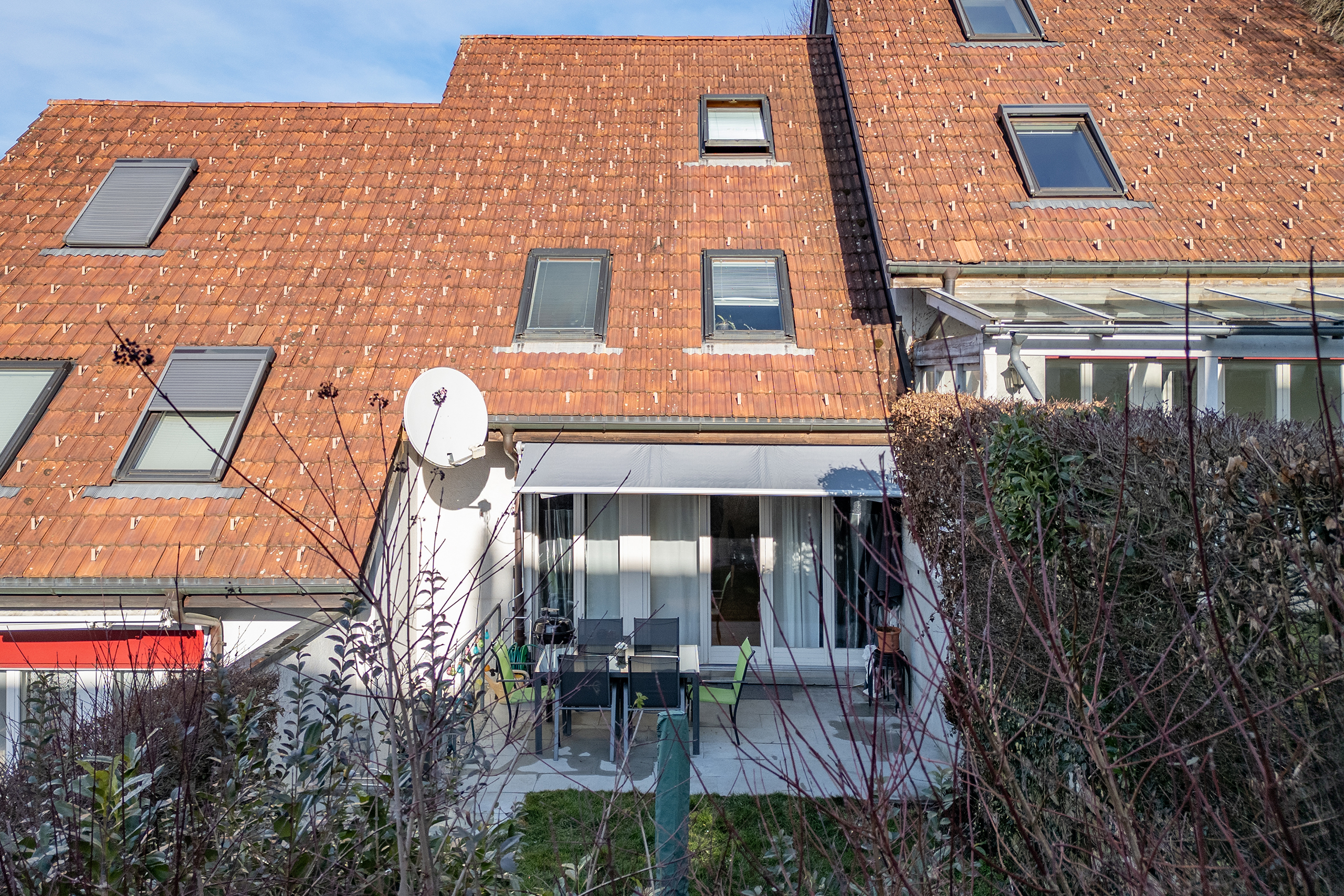 Aussenansicht eines Reiheneinfamilienhaus in Thörishaus bei Bern.