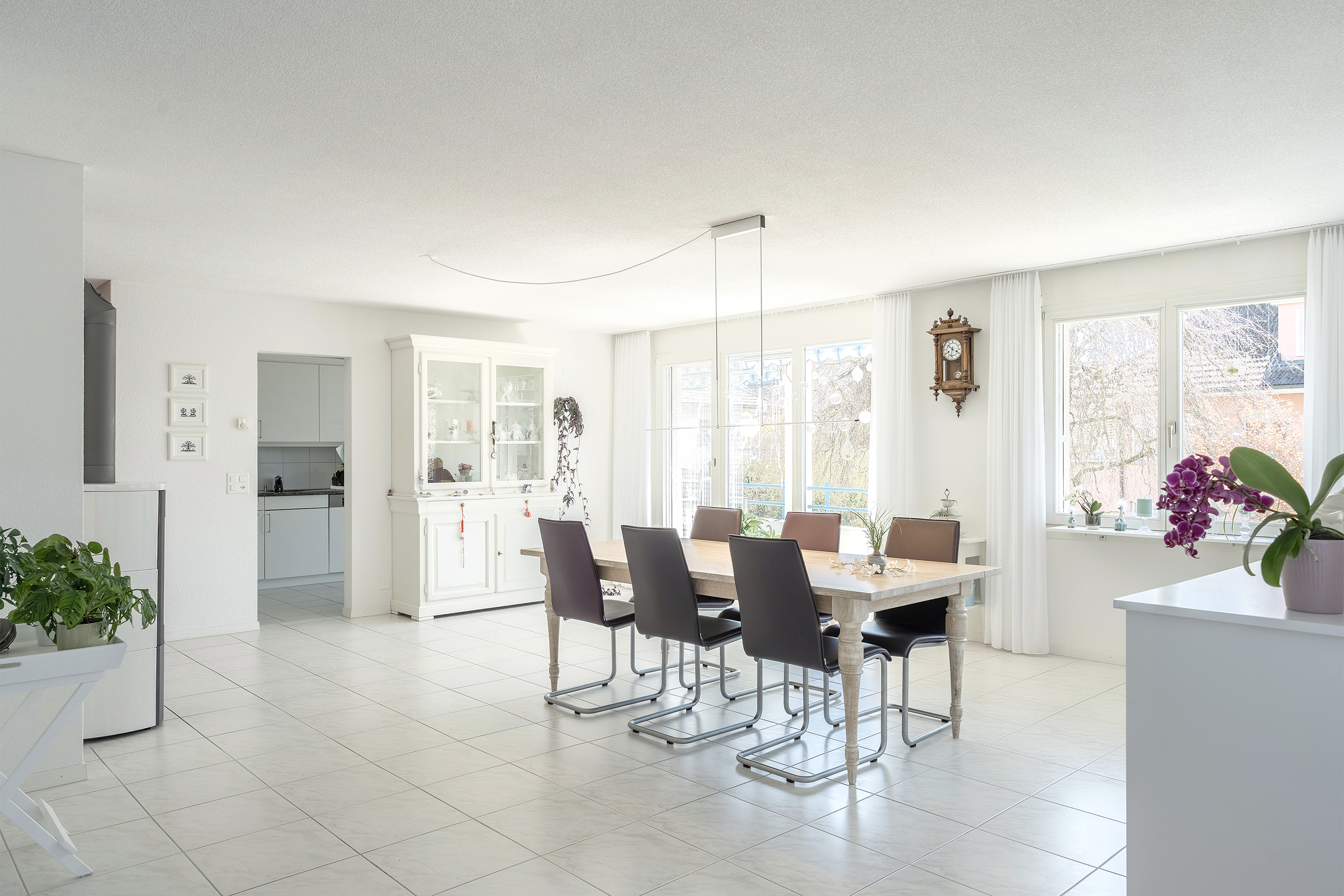 Gross und helle Eigentumswohnung in Schüpfen bei Bern.