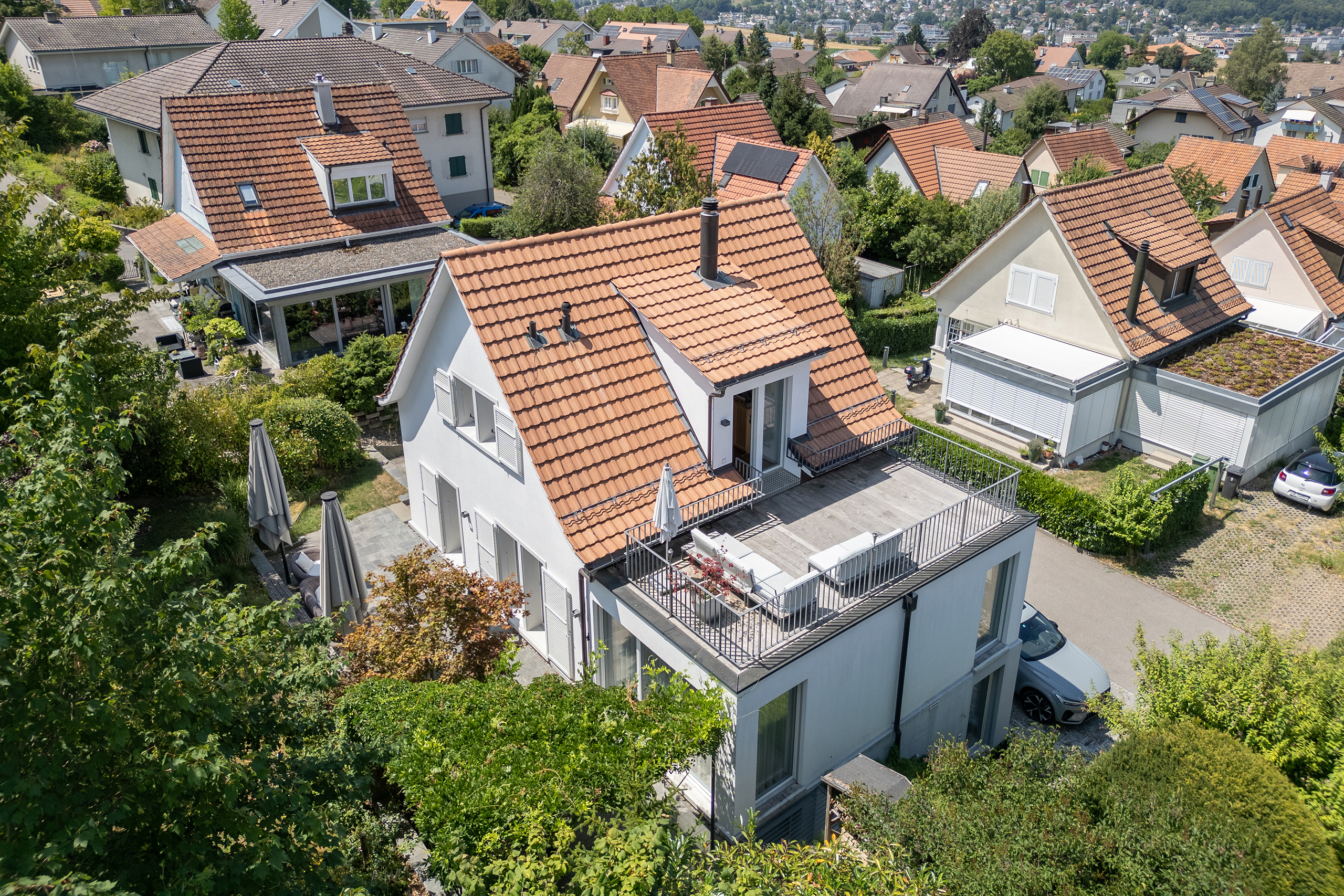 Am Fusse des Berner Hausbergs Gurten, steht das 2017 vollständig umgebaute Einfamilienhaus am Arvenweg.