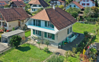 Einfamilienhaus in Ostermundigen Drohnenfoto vom freistehenden Einfamilienhaus in Ostermundigen.