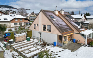 Einfamilienhaus in Grosshöchstetten Aussenansicht Drohnenfoto des Doppeleinfamilienhauses in Grosshöchstetten.