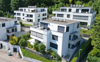 Drohnenaufnahme einer Attikawohnung in der inneren Enge der Stadt Bern