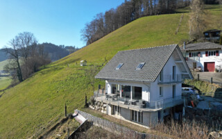 Einfamilienhaus in Biembach Foto mit einer Drohne aufgenommen, von einem freistehenden Einfamilienhaus in Biembach im Berner Emmental.