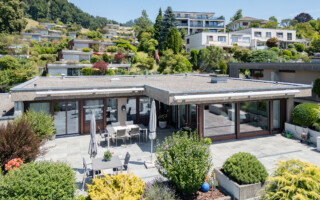 Terrassenhaus in Bolligen Foto mit der Drohne auf das oberste Terrassenhaus an der Lindenmattstrasse in Bolligen.