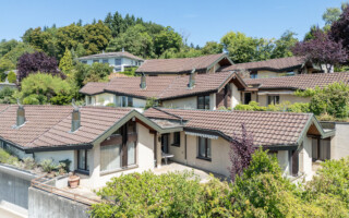 Sicht auf das Terrassenhaus am Quellenrain in Ittigen. Verkauft durch die doma Real Estate AG.